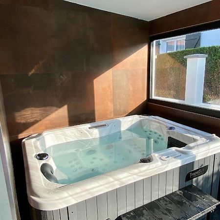 Agreable Maison De Ville Avec Une Belle Terrasse Англе Екстериор снимка