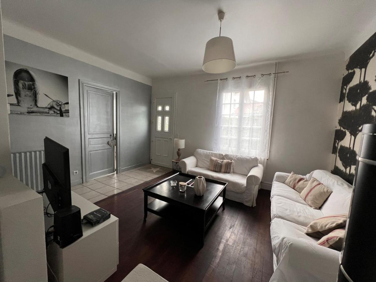 Agreable Maison De Ville Avec Une Belle Terrasse Англе Екстериор снимка